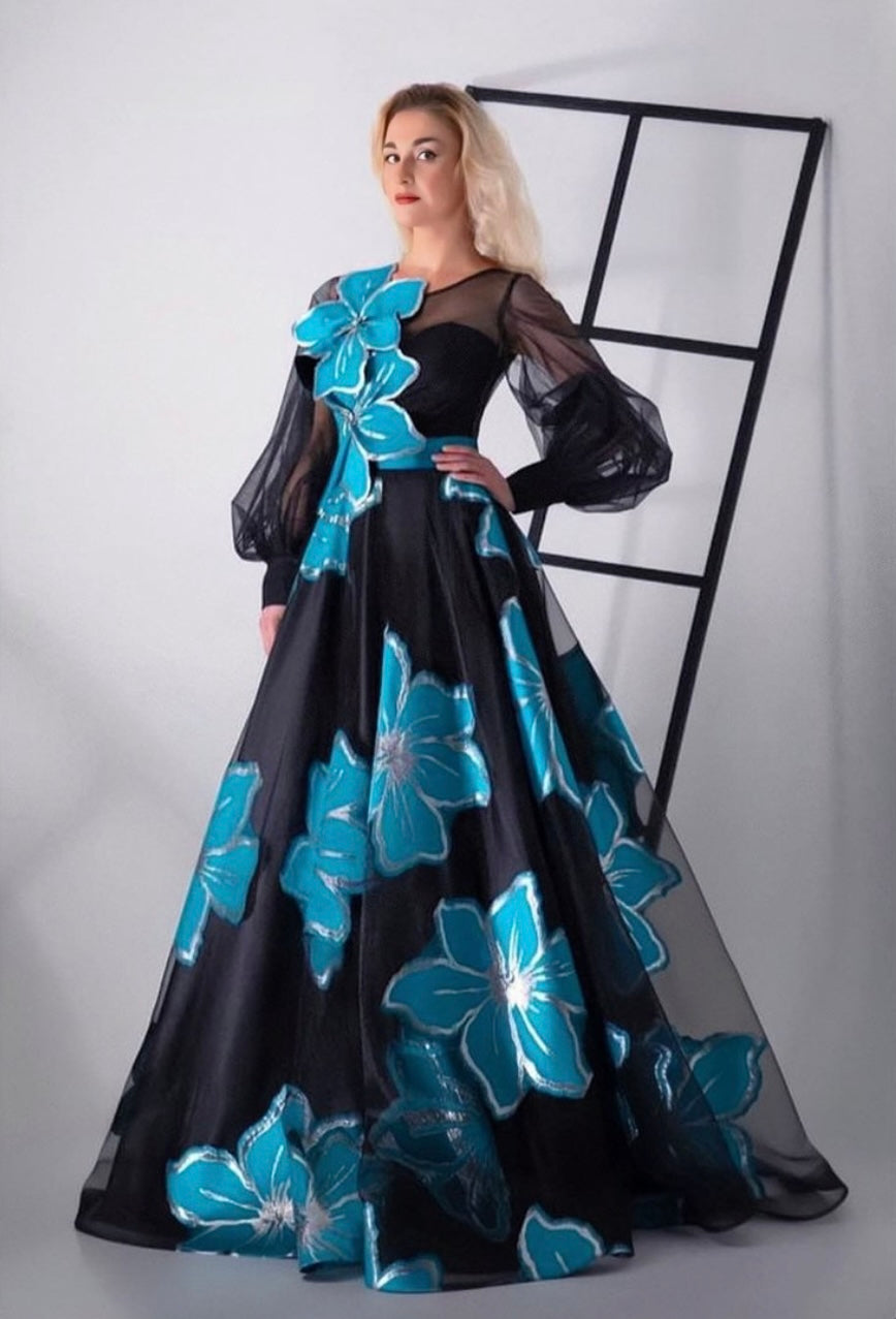 Enchanting Azure Blossoms: with Bold Turquoise Flower Embellishments