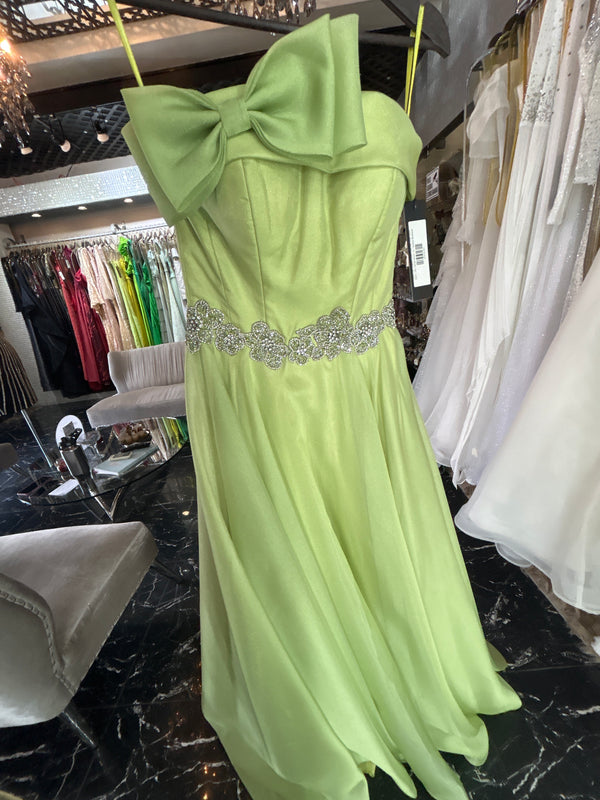 Lemon Zest: Strapless Green Dress with Chest Ribbon