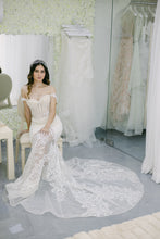 Vestido de novia estilo sirena con corset y floral