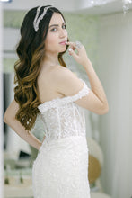 Vestido de novia estilo sirena con corset y floral