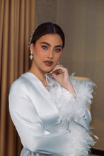Bata con plumas 