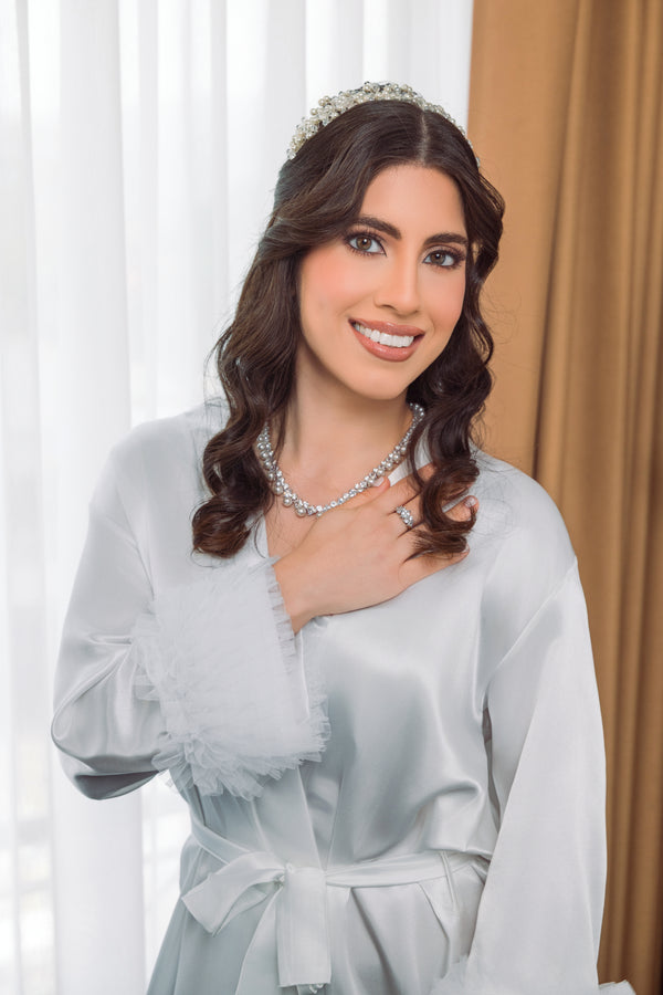 Bata blanca "Bride" con ruffles blancos