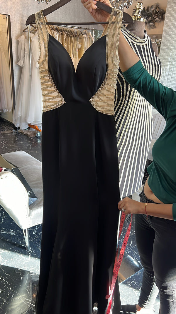 Gilded Noir Temptation: Black Mermaid Dress with V-Neck and Golden-Zircon Embellishments