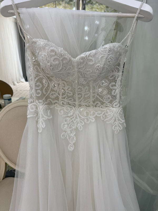 Vestido de novia estilo linea A con corset decorativo strapless