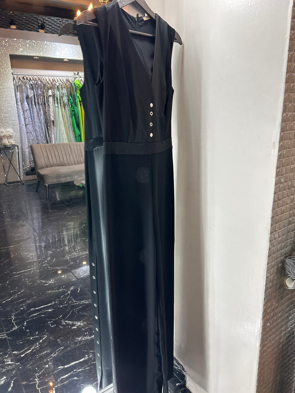 Buttoned Up in Black: A Chic Jumpsuit
