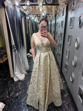 Royal en Beige Bordado