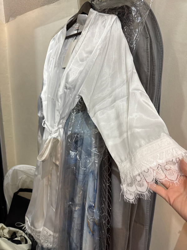 Bata Blanca “Bride” Con Lace