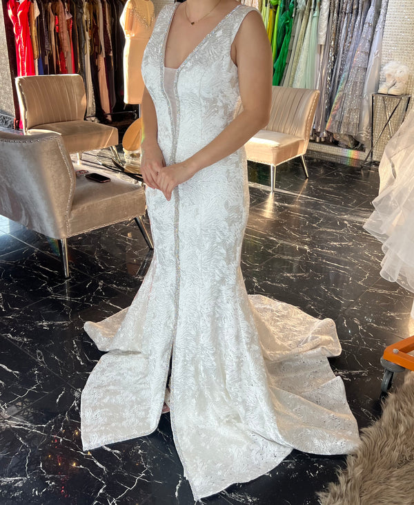 Mariam Wedding Dress: White Elegance with Silver Crystal Belt and Detachable Back Bun