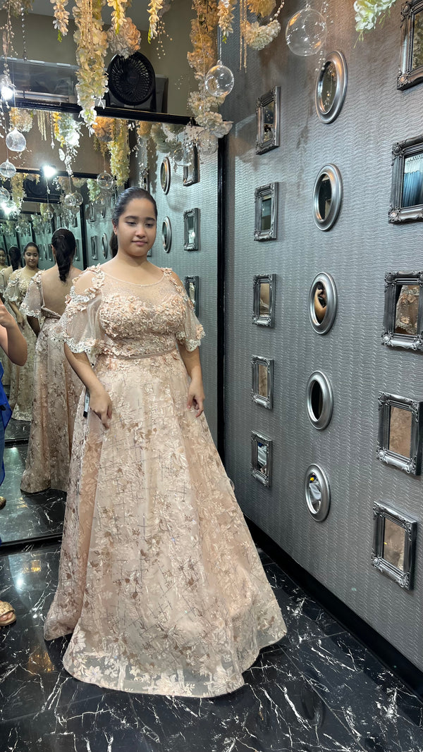 Peach Blossom Princess: Light Pink Off-Shoulder Princess Dress with Short Sleeves