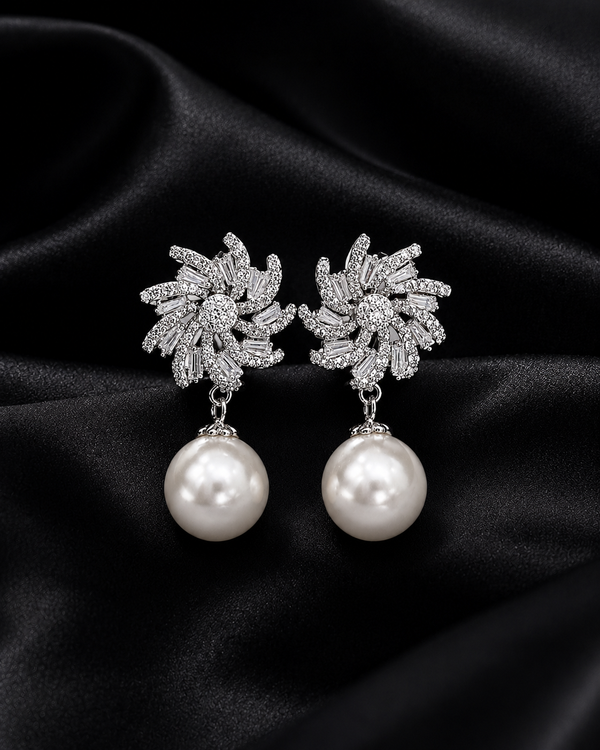 Aritos de aretes de perla con flor de cristales