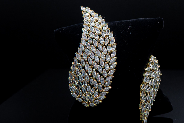 Set de pulsera y aretes cristales plateados estilo hojas