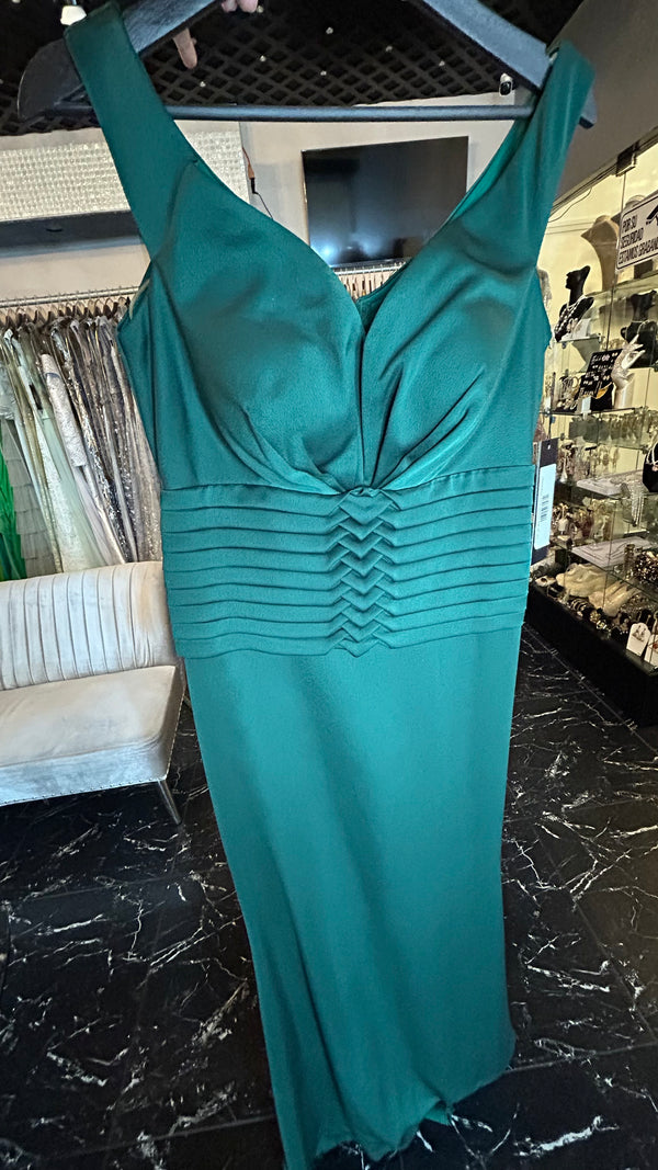 Emerald Enchantment: Heart V-Neck Mermaid Dress