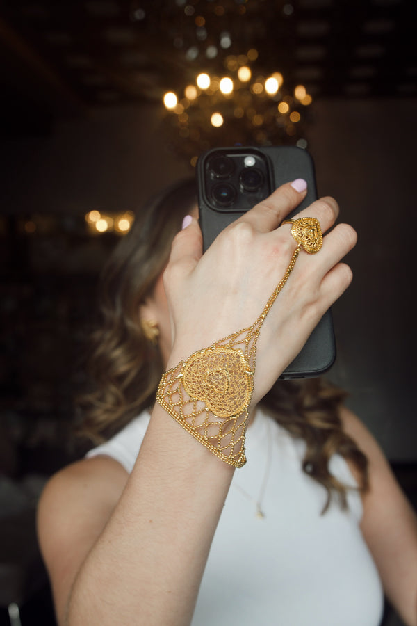 Pulsera de Mano Dorada Filigrana