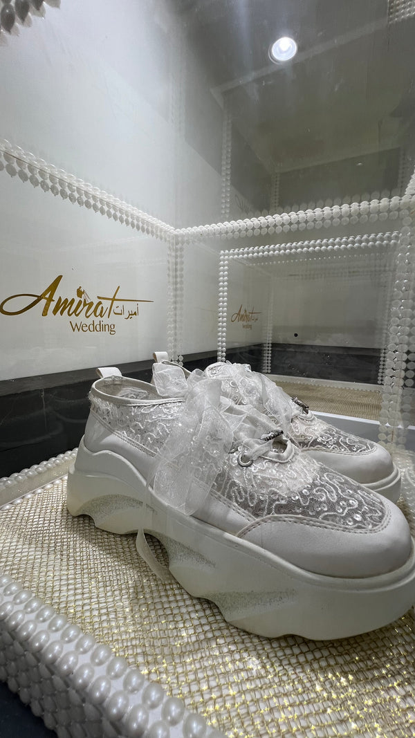 Tennis blanco estilo bordado y lentejuelas plateadas (altura baja)
