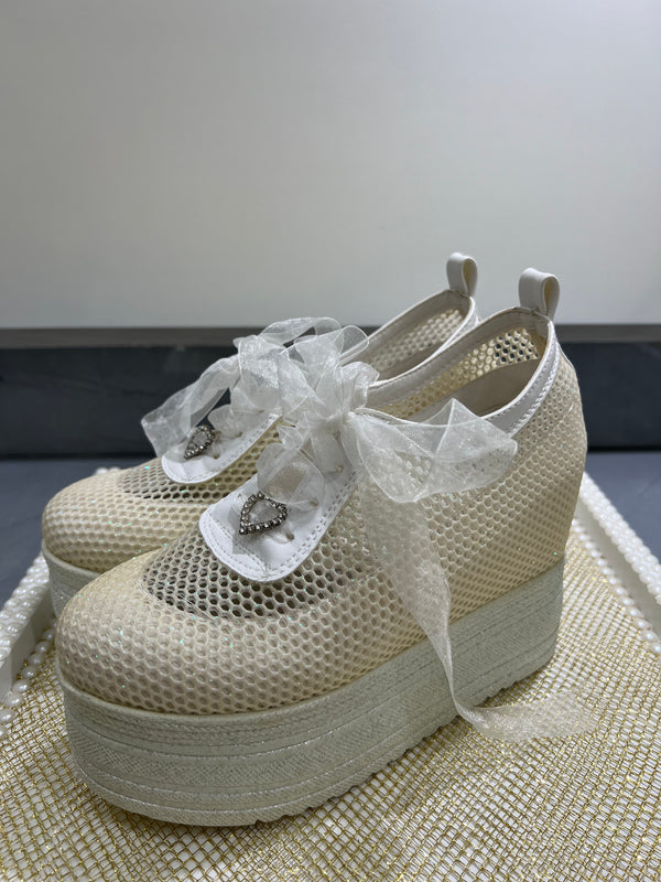 Tennis blanco estilo red dorado (altura alta)
