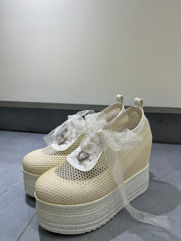 Tennis blanco estilo red dorado (altura alta)