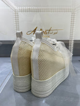 Tennis blanco estilo red dorado (altura alta)