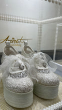 Tennis blanco estilo bordado y lentejuelas plateadas (altura alta)