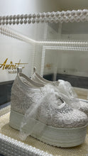 Tennis blanco estilo bordado y lentejuelas plateadas (altura alta)