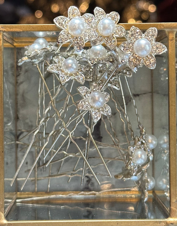 Mini pin flor con perla