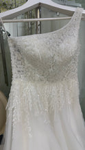 Vestido de novia V, one-shoulder con pedreria de cristales