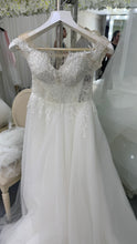 Vestido de novia linea A con cuello transparente y mangas cortas off shoulder