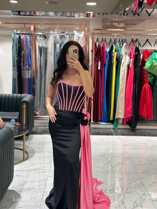 Fucsia Nocturna – Vestido Negro corsé con rosa desmontable