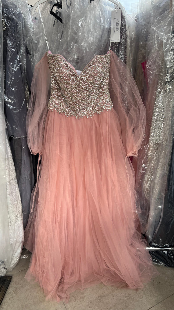 Princessy strapless A line tule dress