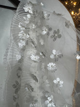 Velo de novia floral 3D con brillos encaje y perlas