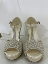 Tacones con plataforma de perlas/brillos cuerina lisa