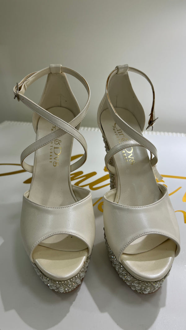 Tacones con plataforma de perlas/brillos