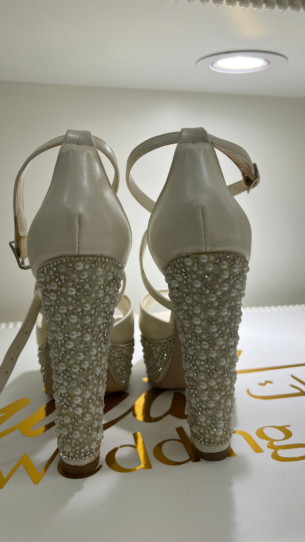 Tacones con plataforma de perlas/brillos