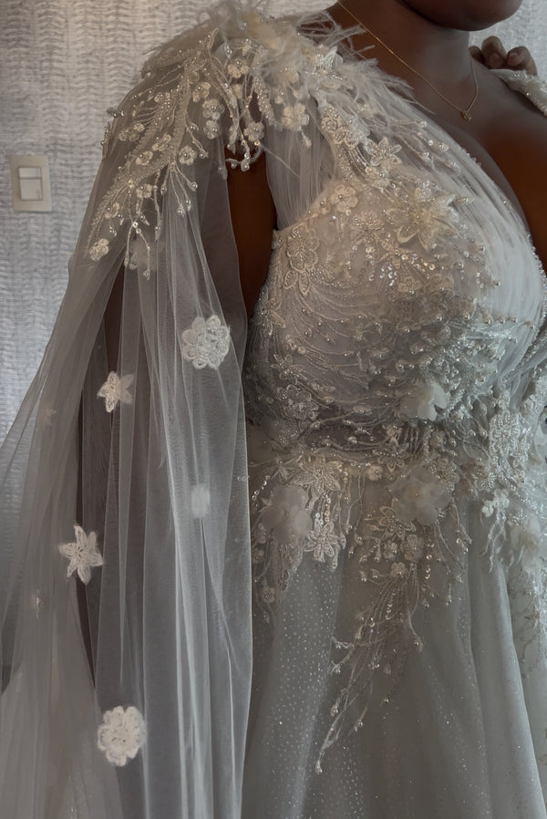 Vestido de novia V , estilo A con manga abierta a un lado