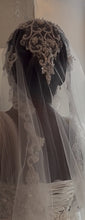 Vestido de novia V , estilo A con manga abierta a un lado