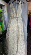 Royal en Beige Bordado