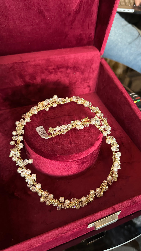 Diadema tipo tocado flexible (perlas y dorado)