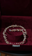 Diadema tipo tocado flexible (perlas y dorado)