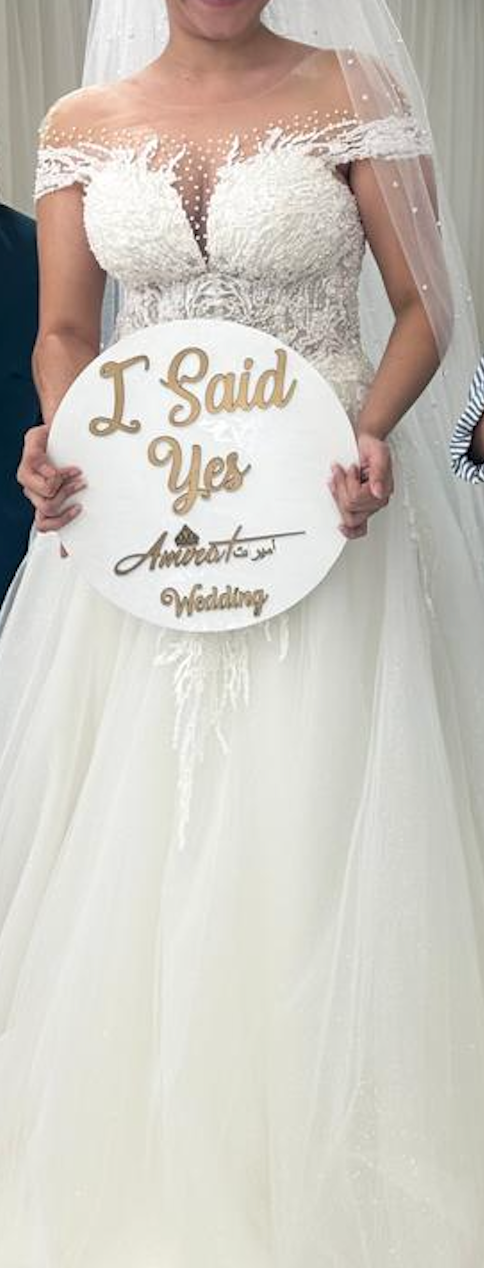 Vestido de novia linea A con cuello transparente y detalles de perlas