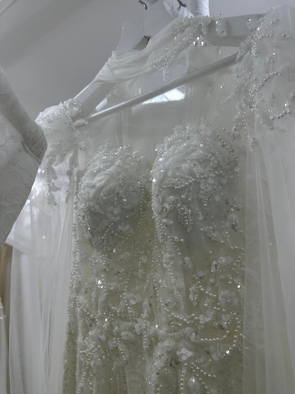 Vestido de novia cuello alta linea A - de aplicaciones y brillo