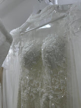 Vestido de novia cuello alta linea A - de aplicaciones y brillo