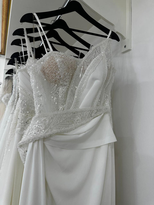 Shimmering and plain tight wedding dress