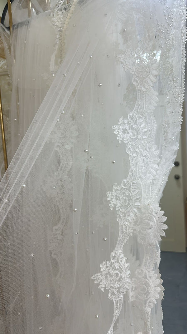 Velo de novia con encaje y brillo