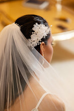 Tocado rectangular de Flores 3D y cristales en hojas